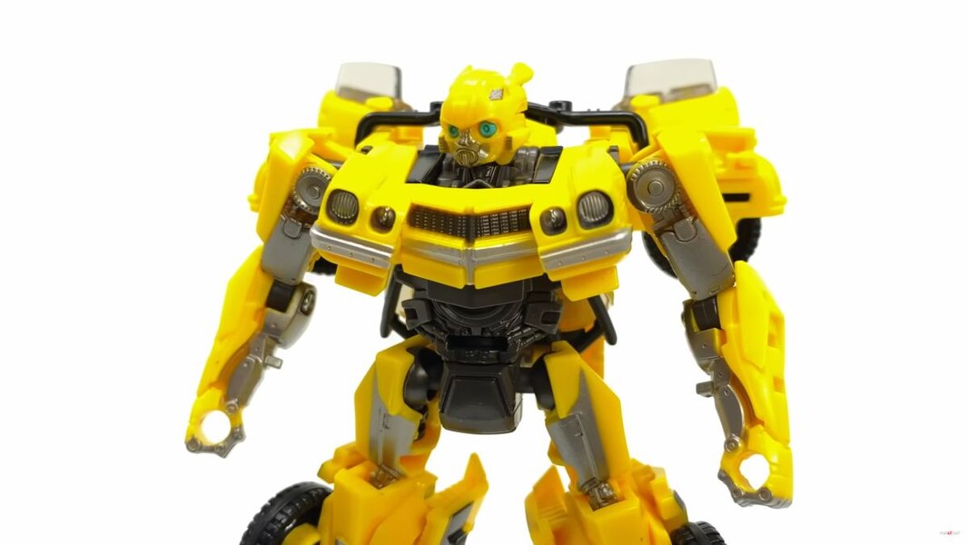 In Hand Image Of Transformers Rise Of The Beasts SS 100 Bumblebee  (29 of 44)